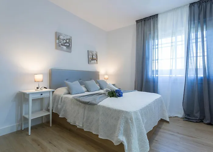 Plaza Caballo 3 Vistas Apartment *